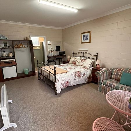 Alpine Country Motel Plus Free Coffee Cooma Exterior photo